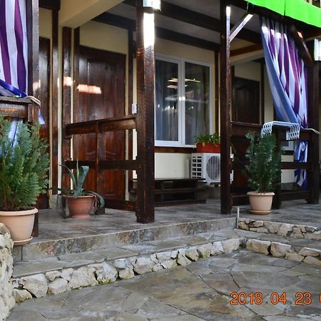 U Palycha Guest House Suhumi Exterior foto