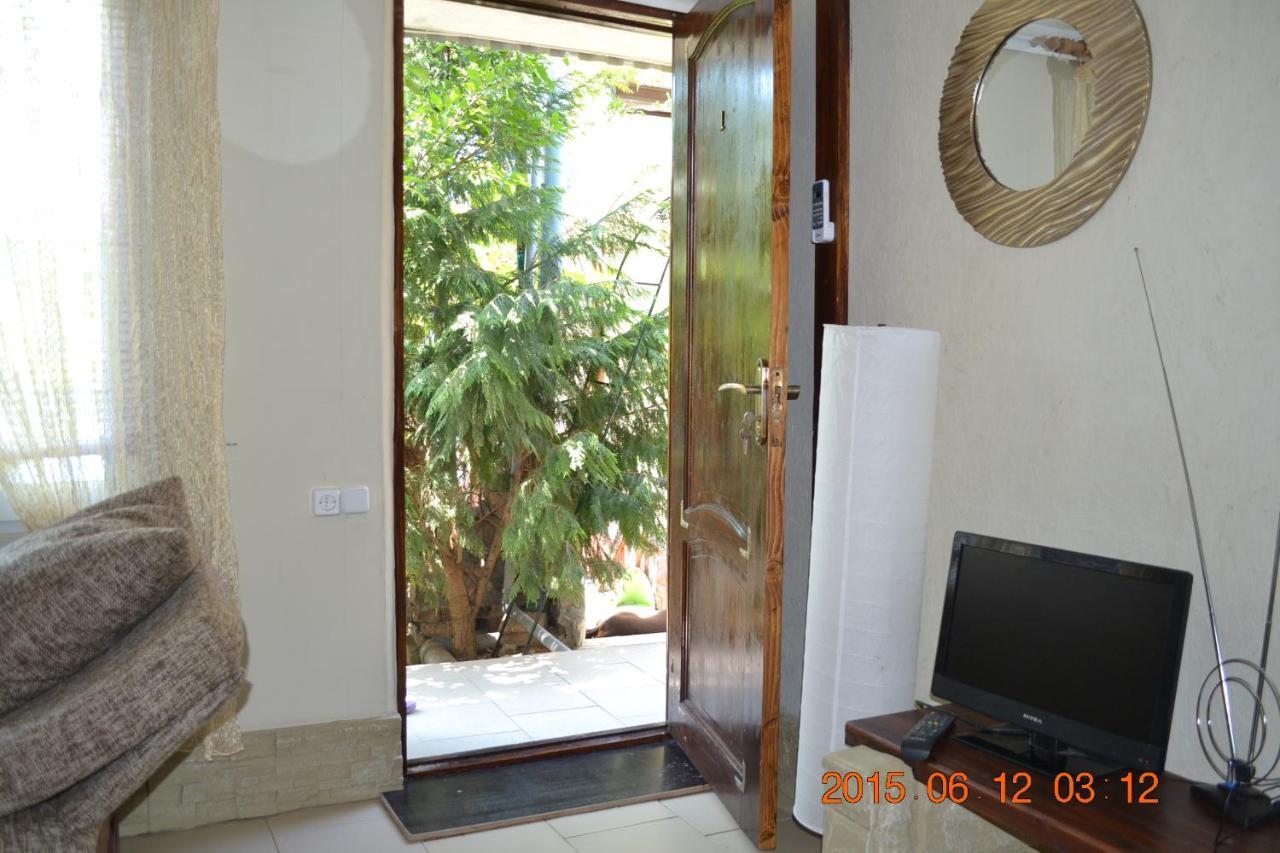 U Palycha Guest House Suhumi Exterior foto