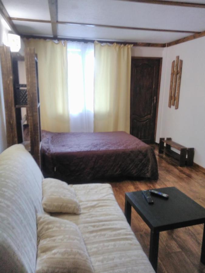U Palycha Guest House Suhumi Exterior foto