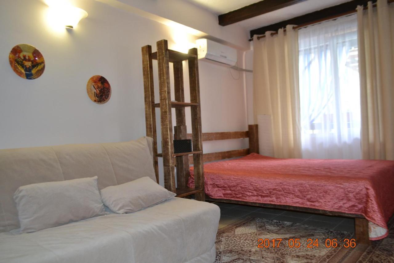 U Palycha Guest House Suhumi Exterior foto