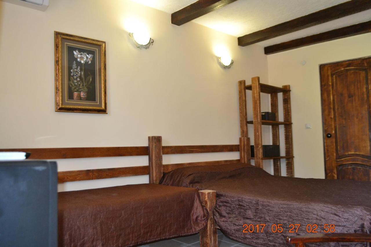 U Palycha Guest House Suhumi Exterior foto