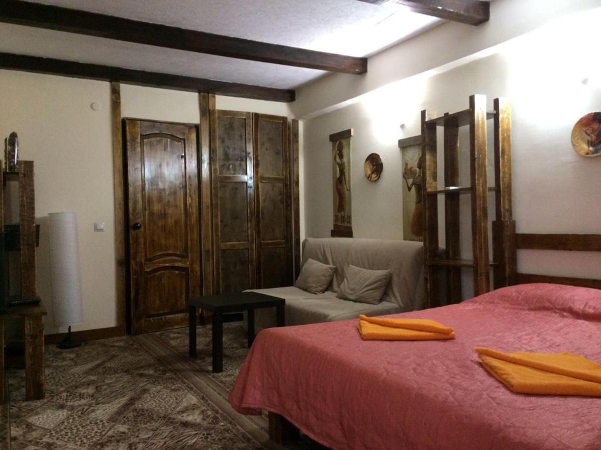 U Palycha Guest House Suhumi Exterior foto
