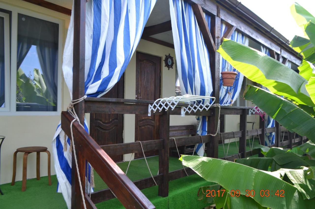 U Palycha Guest House Suhumi Exterior foto