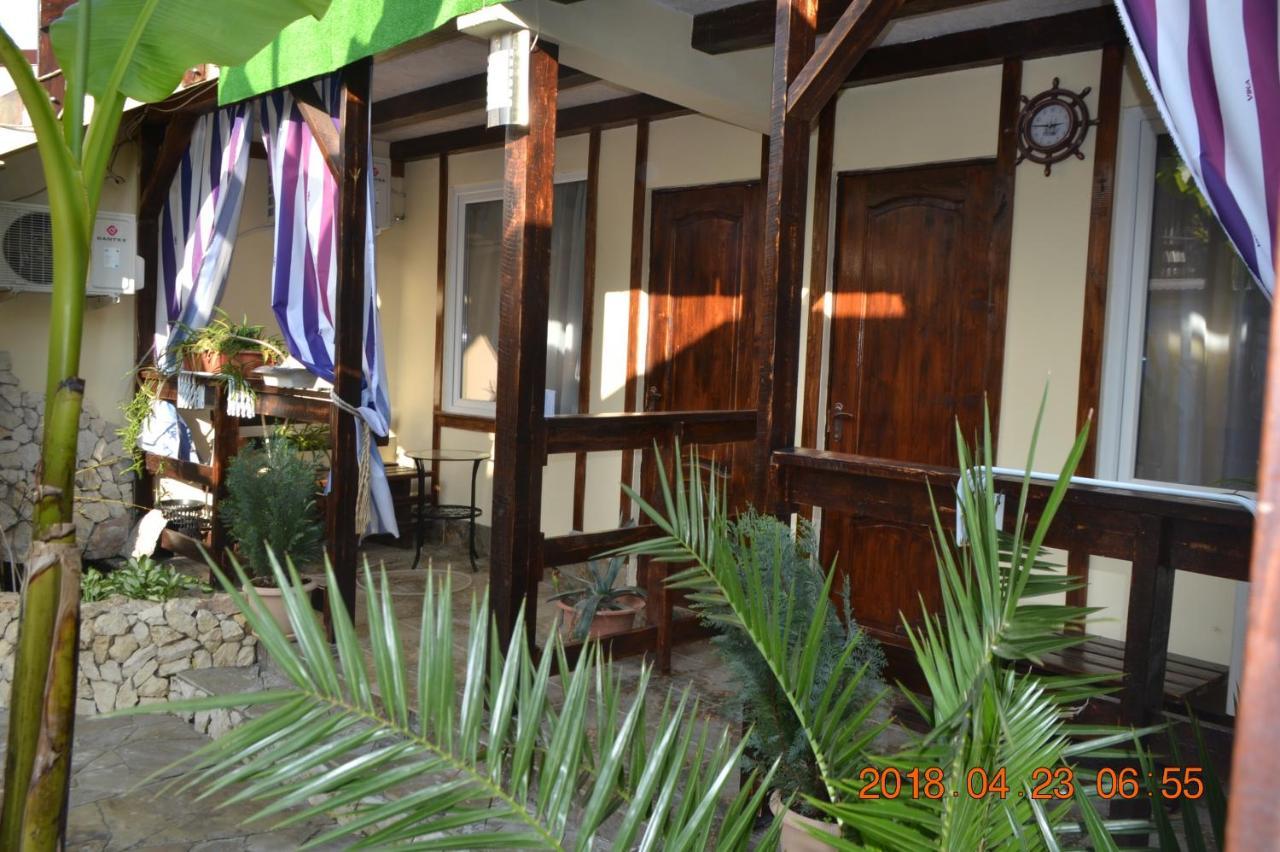 U Palycha Guest House Suhumi Exterior foto