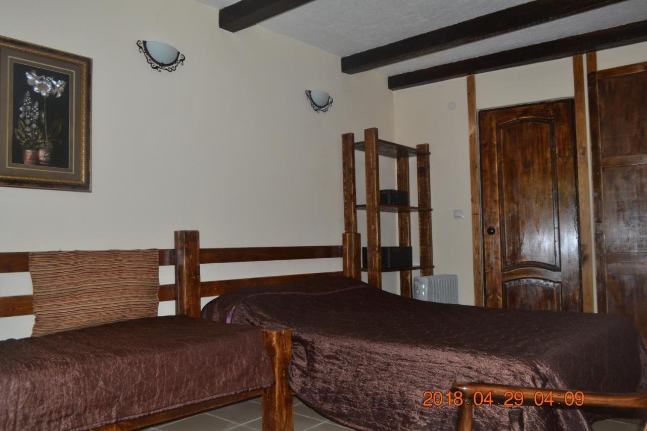 U Palycha Guest House Suhumi Exterior foto