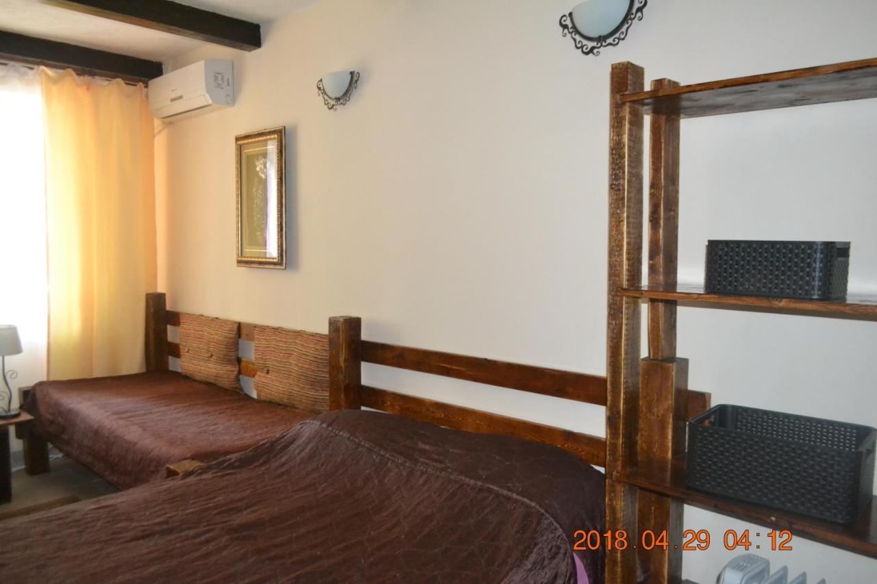 U Palycha Guest House Suhumi Exterior foto
