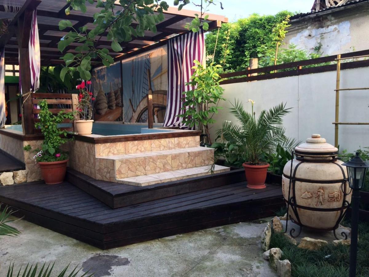U Palycha Guest House Suhumi Exterior foto