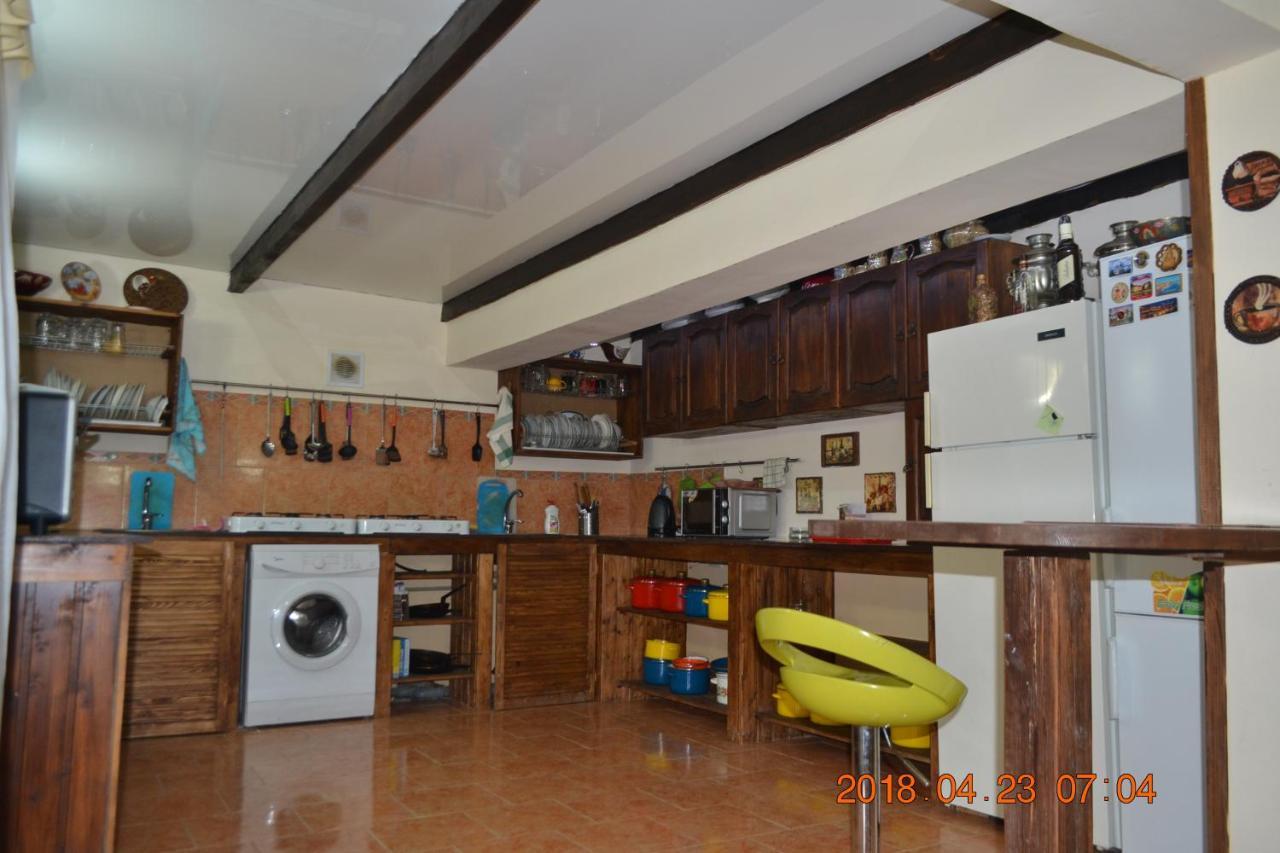 U Palycha Guest House Suhumi Exterior foto