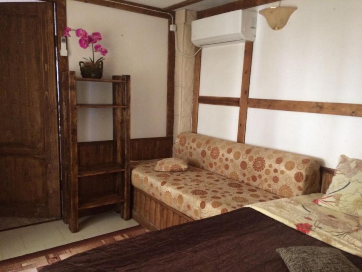 U Palycha Guest House Suhumi Exterior foto